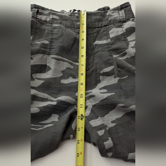 Express Extreme High Rise Cropped Camo Paper Bag Jogger Pants Women's Size XS - Picture 8 of 11